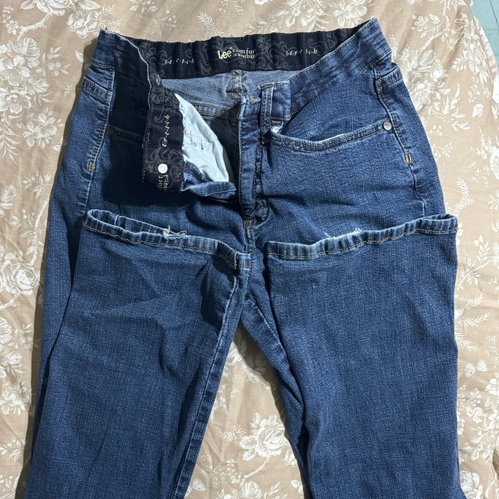 Lee jeans, super cute and slightly low waisted, has a fitted waisted, bootcut.